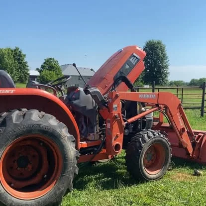 Tractor service in the field — PNUTS Mobile